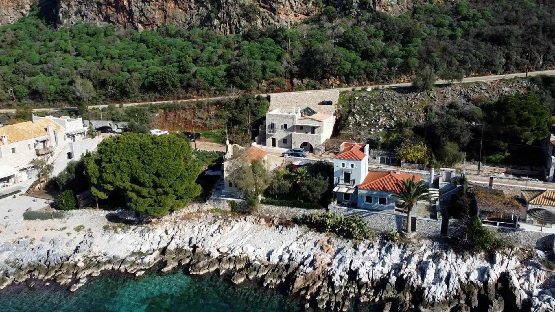 Vina'S Stone House Villa Limeni Exterior photo